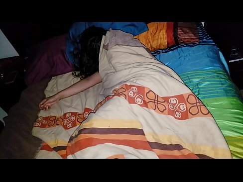 ❤️ Nevlastný syn nadáva svojej mladej nevlastnej matke, zatiaľ čo ona spí. ☑ Anal video na nás ❌️